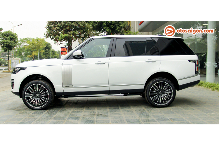 Tại Mỹ, Autobiography P400 có giá 103.500 USD, hiện giá xe Range Rover Autobiography P400 2020 mới đang được một đại lý nhập khẩu tư nhân tại Hà Nội rao bán với giá hơn 10 tỷ đồng.