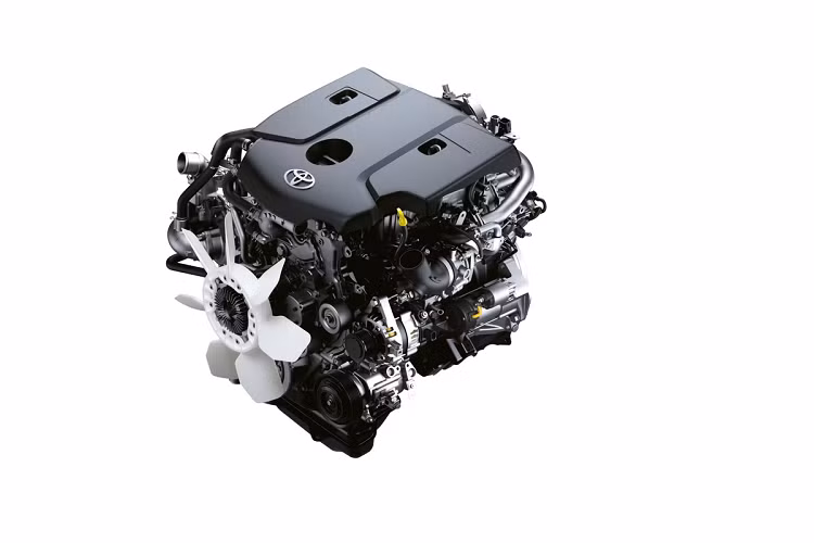 Bản 2.7 SRZ sử dụng động cơ xăng hút khí tự nhiên 2.7L cho ra công suất 163 mã lực và mô-men xoắn 245 Nm. Tất cả phiên bản đều đi kèm hộp số tự động 6 cấp, hệ dẫn động 4 bánh bán thời gian và bộ vi sai chống trượt tự động phía sau.