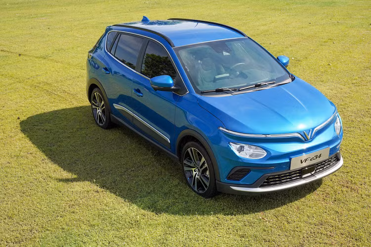 Xe được trang bị bộ pin 42 kWh cho phép xe di chuyển tối đa khoảng 300 km với mỗi lần sạc đầy.