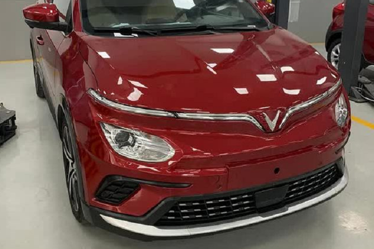 Theo kế hoạch đã đề ra, VinFast sẽ bàn giao 100 xe VF e34 đầu tiên vào ngày 25/12, và 2.000 chiếc tiếp theo được trao cho khách hàng trong tháng 1/2022, việc bàn giao xe sẽ tiếp tục trải dài vào những tháng sau đó.