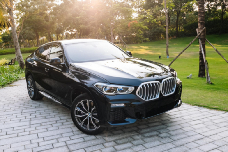 BMW X6 xDrive40i M Sport chạy “lướt” là một gợi ý dành cho các Bimmer hay những khách hàng sành điệu có điều kiện kinh tế khá giả đang muốn đang muốn trải nghiệm X6 thế hệ mới.