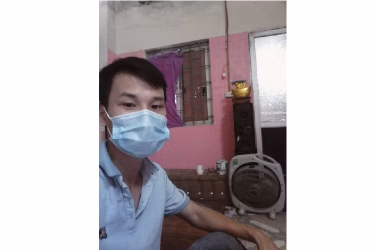 Chang trai mac ket, ngu trong ham di bo o Ha Noi duoc giup do-Hinh-2