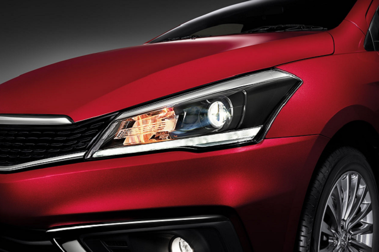 Ở đời 2021, mẫu xe sedan Suzuki Ciaz không thay đổi nhiều trong thiết kế. Xe vẫn dùng hệ thống đèn chiếu sáng LED tuy nhiên đèn báo rẽ vẫn sử dụng bóng halogen. Đèn hậu vẫn giống thế hệ đầu tiên, dùng bóng halogen. Ở thị trường Thái Lan, Suzuki trang bị cho Ciaz camera lùi và 4 cảm biến.