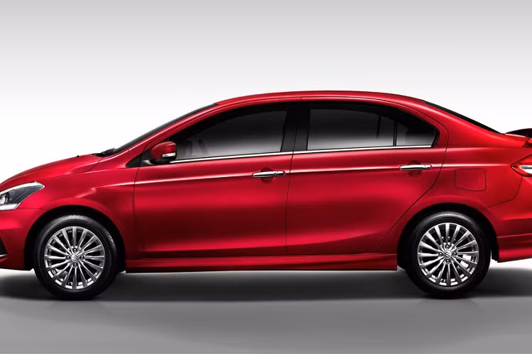 Tại Việt Nam, Suzuki Ciaz được nhập khẩu tại Thái Lan với duy nhất bản CVT, giá bán 529 triệu đồng. Phiên bản nâng cấp của mẫu sedan hạng B này được ra mắt vào năm ngoái với hy vọng cứu vớt tình hình kinh doanh.