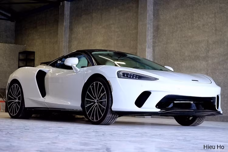 Thông tin về việc chiếc siêu xe McLaren GT về Cần Thơ, một tỉnh thành của miền Tây sông nước đã thu hút sự quan tâm của giới mê xe trên khắp cả nước. Lý do đây là chiếc xe McLaren GT duy nhất tại Việt Nam tính đến thời điểm hiện tại nên nhận được sự chú ý không nhỏ.
