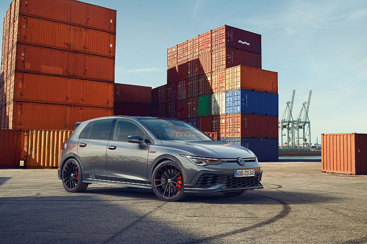 Hiện hãng xe Đức vẫn chưa cho biết về mức giá xe Volkswagen GTI 45 Edition và việc nó có được cung cấp tại thị trường Mỹ hay không. Trong khi phiên bản GTI tiêu chuẩn và Golf R sẽ có mặt tại Mỹ vào năm 2022.