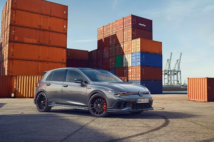 Hiện hãng xe Đức vẫn chưa cho biết về mức giá xe Volkswagen GTI 45 Edition và việc nó có được cung cấp tại thị trường Mỹ hay không. Trong khi phiên bản GTI tiêu chuẩn và Golf R sẽ có mặt tại Mỹ vào năm 2022.