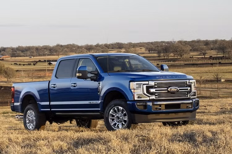 Bên cạnh đó, Ford còn bổ sung thêm nhiều màu sơn ngoại thất mới như xanh Atlas Blue, và màu nội thất mới như Baja cho phiên bản Lariat, hay xanh Navy Pier và Light Slate cho phiên bản Limited.