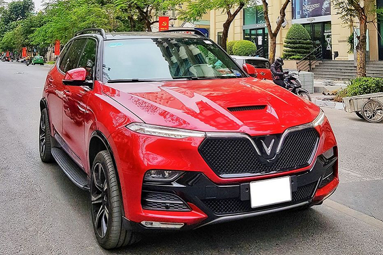 Màu trắng Brahminy White. Bên cạnh 18 màu sơn, khách hàng còn có thể kết hợp với các chi tiết tạo điểm nhấn màu vàng đồng, màu xám hoặc màu bạc để tăng tính cá nhân hóa cho chiếc xe. 