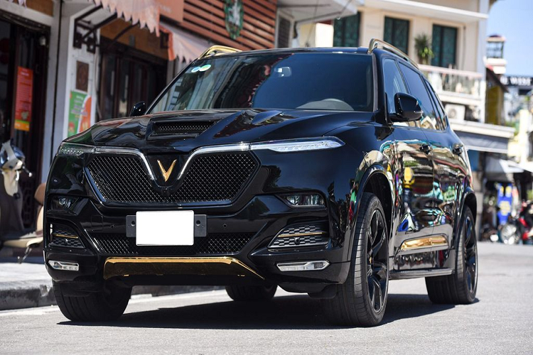 Giá xe VinFast President được bán với mức giá ưu đãi là 3,8 tỷ đồng, đi kèm một loạt đặc quyền như miễn phí bảo dưỡng trong 5 năm, ưu tiên phục vụ khi xe vào xưởng mà không cần đặt lịch trước, hay quyền lợi Hội viên Pearl Club 3 năm với nhiều ưu đãi khi sử dụng dịch vụ của Vinpearl 