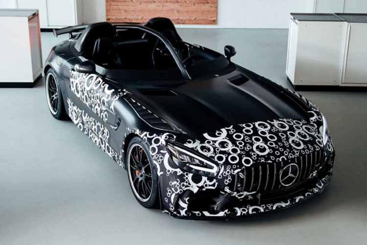 Khối động cơ V8 biturbo dung tích 4.0L của xe sản sinh công suất 585 mã lực và mô men xoắn 700 Nm. Xe có khả năng tăng tốc từ 0 lên 100 km/h trong 3,8 giây, trước khi đạt vận tốc tối đa 319 km/h.