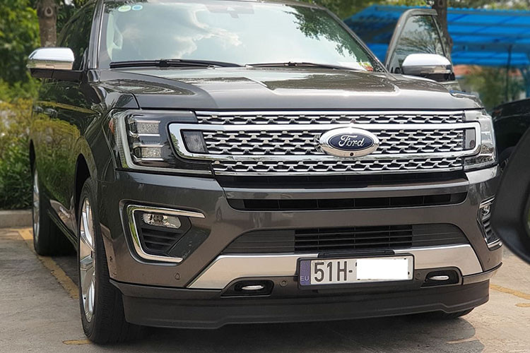 Vào thời điểm cuối năm 2019, một doanh nghiệp tư nhân cũng đã nhập khẩu Ford Expedition về Việt Nam. Xe được trang bị động cơ EcoBoost 3.5 lít tích hợp tiêu chuẩn tính năng Auto Start/Stop, đi kèm với hộp số tự động 10 cấp mới và có giá bán khoảng 4 tỷ đồng.