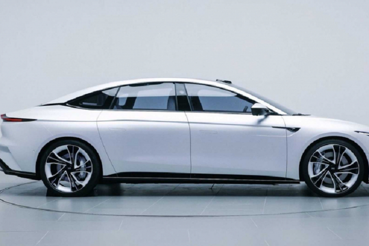 L7 cũng khá mạnh mẽ với công suất 540 mã lực và mô-men xoắn cực đại 700 Nm. Hãng xe xứ Trung cho biết L7 còn có thể tăng tốc từ 0-100 km/h trong 3,9 giây.