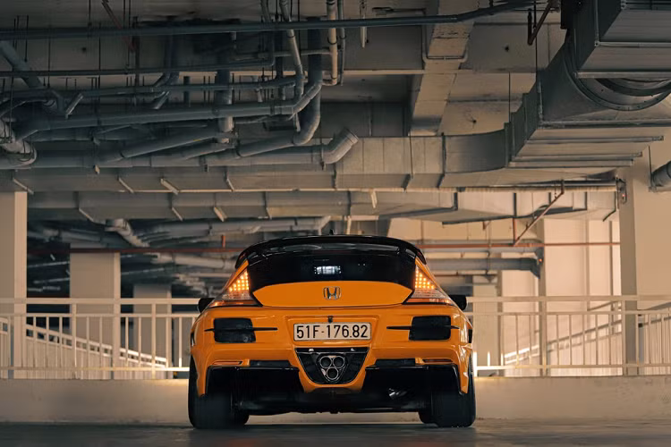 Không có sự thay đổi trong động cơ, xe chỉ được nâng cấp lọc gió K&amp;N. Sức mạnh của Honda CR-Z đến từ động cơ xăng 1.5L, công suất 111 mã lực kết hợp với motor điện công suất 14 mã lực. Honda CR-Z có sức mạnh 125 mã lực và mô-men xoắn cực đại 223 Nm. Xe sử dụng hộp số vô cấp CTV. Theo chủ nhân của chiếc xe, chi phí để thực hiện bản độ gần bằng giá trị xe nguyên bản. Thời gian độ mất khoảng một năm. Tại thị trường Mỹ, giá xe Honda CR-Z được phân phối ba phiên bản với mức bán từ 19.950 - 23.310 USD.