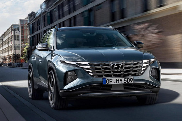 Mặc dù còn nhiều ý kiến khác nhau, nhưng nhìn chung Hyundai Tucson 2022 là chiếc xe hiện đại từ trong ra ngoài và xứng đáng được người tiêu dùng Việt Nam chờ đợi mở bán trong thời gian tới. Tại Mỹ, động cơ của Hyundai Tucson 2021 là loại 4 xi-lanh, dung tích 2,5 lít cho công suất vào khoảng 187 mã lực và mô-men xoắn 241 Nm. Xe được ghép nối với hộp số tự động 8 cấp và hệ dẫn động cầu trước tiêu chuẩn hoặc dẫn động 4 bánh tùy chọn với số tiền phải chi thêm là 1.400 USD.
