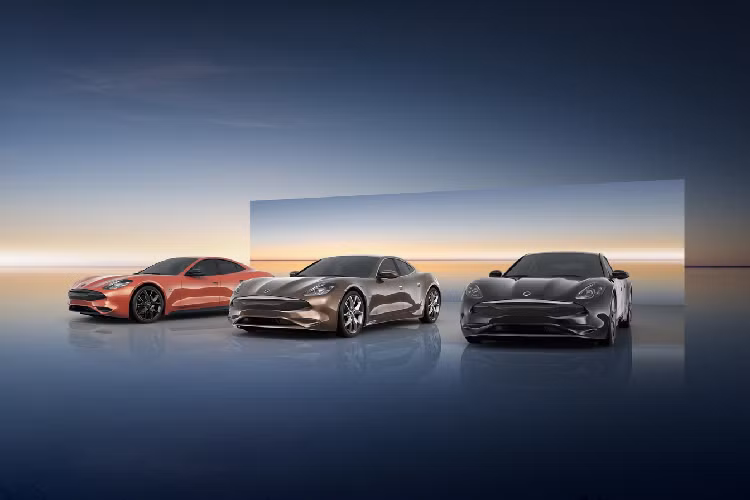 Khoang nội thất của xe được thiết kế hiện đại với cụm đồng hồ kỹ thuật số và hệ thống thông tin giải trí 10,2 inch với khả năng tương thích Android Auto và Apple CarPlay. Những điểm nổi bật khác bao gồm ghế sưởi và hệ thống điều hoa, hệ thống âm thanh tám loa và các bản cập nhật qua mạng.