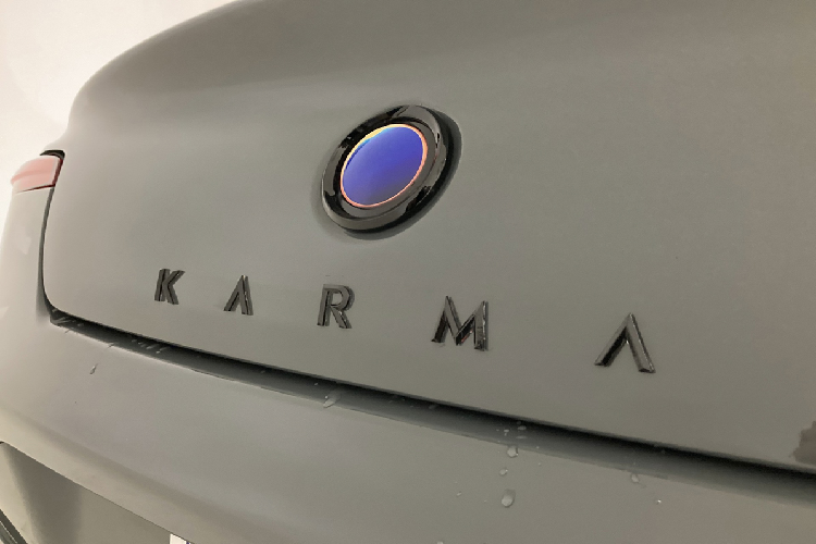 Xe đã bắt đầu được mở bán ra thị trường, mức giá xe Karma GS-6 2021 khởi điểm từ 83,900 USD và tiếp theo là GSe-6 chạy hoàn toàn bằng điện sẽ được ra mắt vào cuối năm nay. Phiên bản chạy điện sẽ có giá khởi điểm từ 79,900 USD và có thể vận hành quãng đường 483 km.