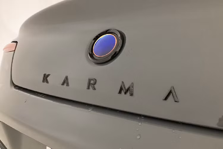 Xe đã bắt đầu được mở bán ra thị trường, mức giá xe Karma GS-6 2021 khởi điểm từ 83,900 USD và tiếp theo là GSe-6 chạy hoàn toàn bằng điện sẽ được ra mắt vào cuối năm nay. Phiên bản chạy điện sẽ có giá khởi điểm từ 79,900 USD và có thể vận hành quãng đường 483 km.