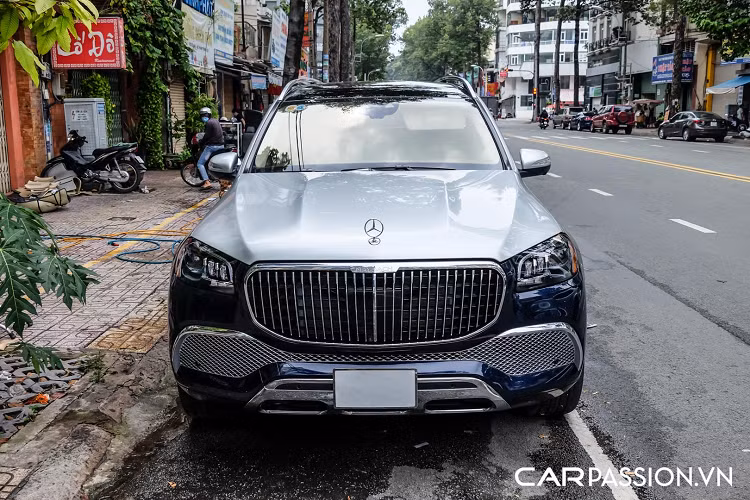 Mức giá xe Mercedes-Maybach GLS 600 tại Việt Nam phải lên đến trên 16 tỷ đồng khi mua từ các công ty nhập khẩu tư nhân, trong khi đó, Mercedes-Maybach GLS 600 chính hãng tại Việt Nam được niêm yết chỉ 11,5 tỷ đồng, chưa bao gồm các tùy chọn.