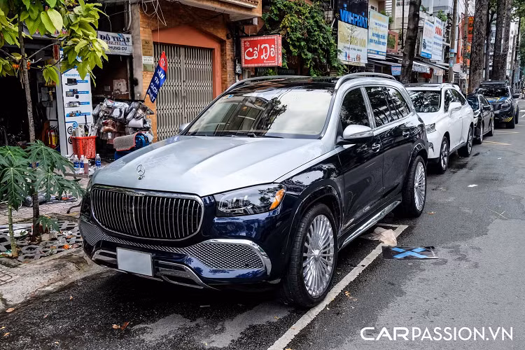 Thời gian qua, hai dòng SUV là G-Class và GLS-Class đã tạo nên cơn sốt thực sự tại thị trường ôtô Việt. Giờ đây, những người chơi xe trong nước đã bắt đầu có xu hướng tìm kiếm các mẫu xe đi kèm một số trang bị khác biệt hơn để khẳng định dấu ấn của bản thân, điển hình nhất chính là màu sơn ngoại thất - đặc biệt là Mercedes-Maybach GLS 600 2021 mới.