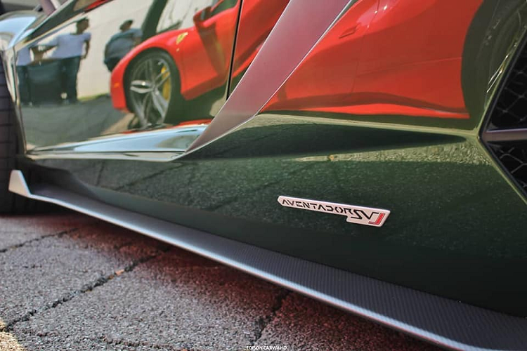  Hai phiên bản còn lại là Lamborghini Aventador SV chỉ có duy nhất 1 phiên bản Coupe và Lamborghini Aventador LP 780-4 Ultimae.