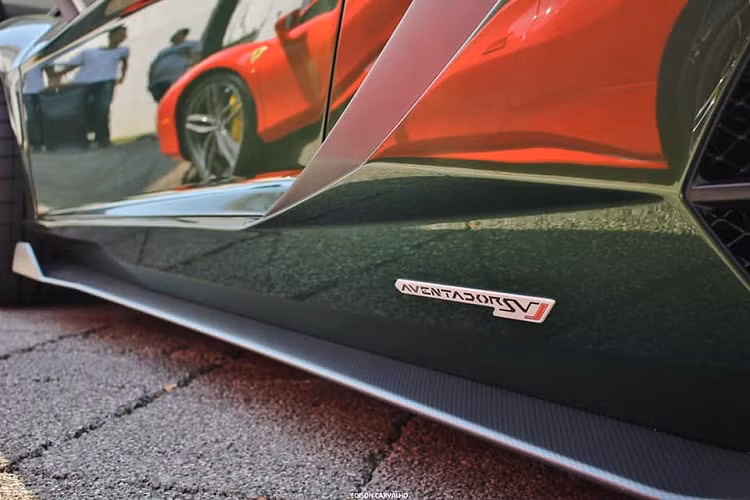  Hai phiên bản còn lại là Lamborghini Aventador SV chỉ có duy nhất 1 phiên bản Coupe và Lamborghini Aventador LP 780-4 Ultimae.