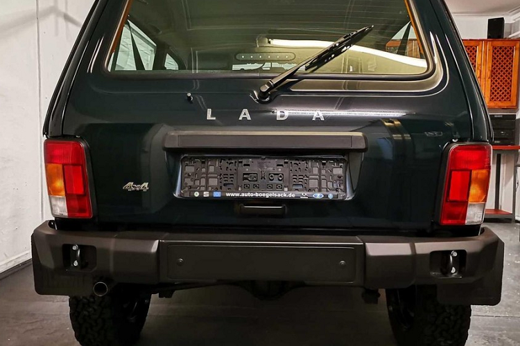 Dù ở bản nào, Lada Niva Bronto 2021 cũng được trang bị động cơ xăng 4 xi-lanh, hút khí tự nhiên, dung tích 1.7L. Động cơ tạo ra công suất tối đa 82 mã lực và mô-men xoắn cực đại 129 Nm.