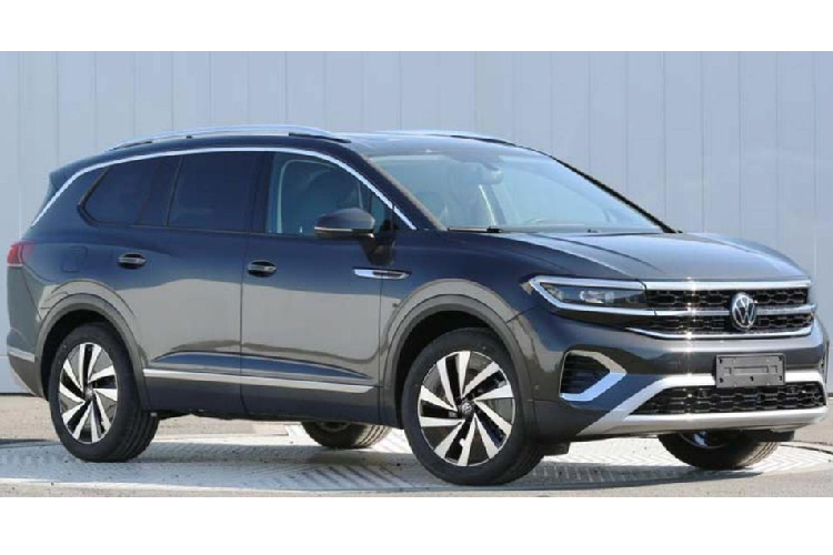 Theo một số ngườn tin, xe có thể sẽ sử dụng động cơ máy xăng I4 tăng áp với dung tích chỉ 2.0l, sản sinh công suất tối đa 186 mã lực và 220 Nm mô-men xoắn. Đi kèm với đó là trang bị hộp số tự động cùng hệ dẫn động tuỳ chọn từ cầu trước tới cả 4 bánh. Mức giá xe Volkswagen Talagon 2022 dự tính sẽ được thông báo cuối năm nay.