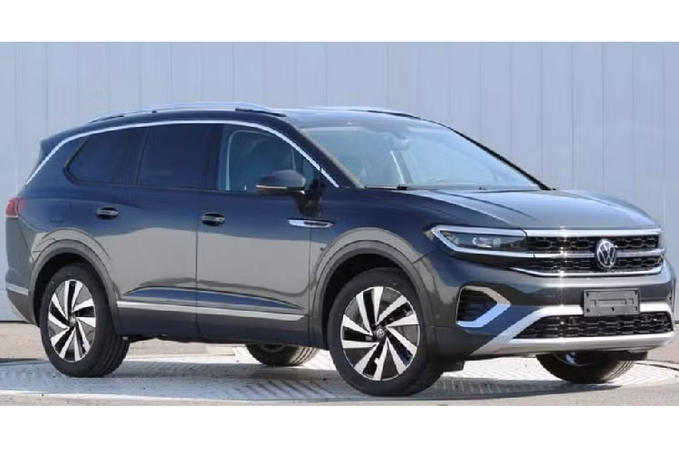 Theo một số ngườn tin, xe có thể sẽ sử dụng động cơ máy xăng I4 tăng áp với dung tích chỉ 2.0l, sản sinh công suất tối đa 186 mã lực và 220 Nm mô-men xoắn. Đi kèm với đó là trang bị hộp số tự động cùng hệ dẫn động tuỳ chọn từ cầu trước tới cả 4 bánh. Mức giá xe Volkswagen Talagon 2022 dự tính sẽ được thông báo cuối năm nay.