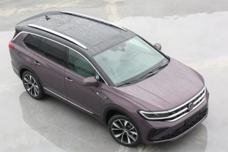 Về cơ bản, mẫu xe SUV Volkswagen Talagon được phát triển dựa trên nền tảng của "người anh em" Volkswagen Atlas nhưng với kích thước lớn hơn đôi chút. Cụ thể, mẫu xe này có chiều dài 5.152 mm, chiều rộng 2.002 mm, chiều cao 1.795 mm và chiều dài cơ sở 2.980 mm. Những chỉ số này của mẫu Atlas chỉ là 5.037 mm chiều dài, 1.989 mm chiều rộng, 1.778 mm chiều cao và 2.979 mm chiều dài cơ sở.