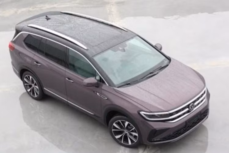 Về cơ bản, mẫu xe SUV Volkswagen Talagon được phát triển dựa trên nền tảng của "người anh em" Volkswagen Atlas nhưng với kích thước lớn hơn đôi chút. Cụ thể, mẫu xe này có chiều dài 5.152 mm, chiều rộng 2.002 mm, chiều cao 1.795 mm và chiều dài cơ sở 2.980 mm. Những chỉ số này của mẫu Atlas chỉ là 5.037 mm chiều dài, 1.989 mm chiều rộng, 1.778 mm chiều cao và 2.979 mm chiều dài cơ sở.