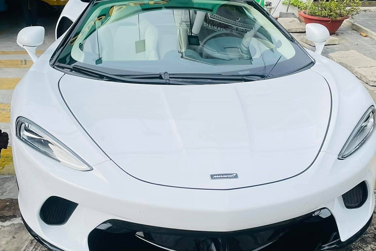 McLaren GT là phiên bản xe hoàn toàn mới theo trường phái Grand Touring với một mẫu siêu xe có khoang hành lý siêu rộng để chủ nhân dễ dàng chứa đồ bao gồm cả những bao đựng gậy đánh golf, va li cỡ vừa khá lý tưởng.