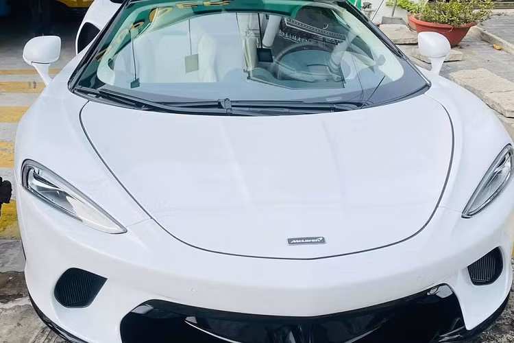 McLaren GT là phiên bản xe hoàn toàn mới theo trường phái Grand Touring với một mẫu siêu xe có khoang hành lý siêu rộng để chủ nhân dễ dàng chứa đồ bao gồm cả những bao đựng gậy đánh golf, va li cỡ vừa khá lý tưởng.