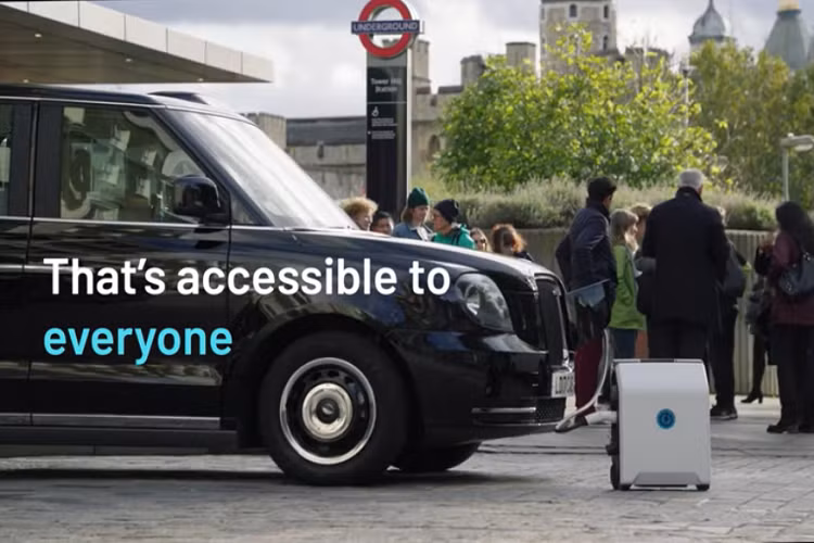 Người dùng sẽ có thể quản lý bộ sạc từ xa thông qua một ứng dụng, và hệ thống AI (trí tuệ nhân tạo) được tích hợp sẵn sẽ cho phép ZipCharge tự học hỏi các kiểu sạc của người dùng. Bằng cách này, thiết bị sẽ đưa ra những đề xuất để quá trình sạc được tối ưu hóa tùy theo khung thời gian trong ngày.