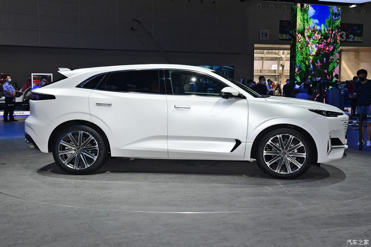 Do thương hiệu con UNI của hãng Changan sản xuất, mẫu SUV này sở hữu chiều dài 4.865 mm, rộng 1.948 mm, cao 1.690 mm và chiều dài cơ sở 2.890 mm. Với kích thước này, Changan UNI-K hoàn toàn mới được định vị trong phân khúc SUV cỡ trung.