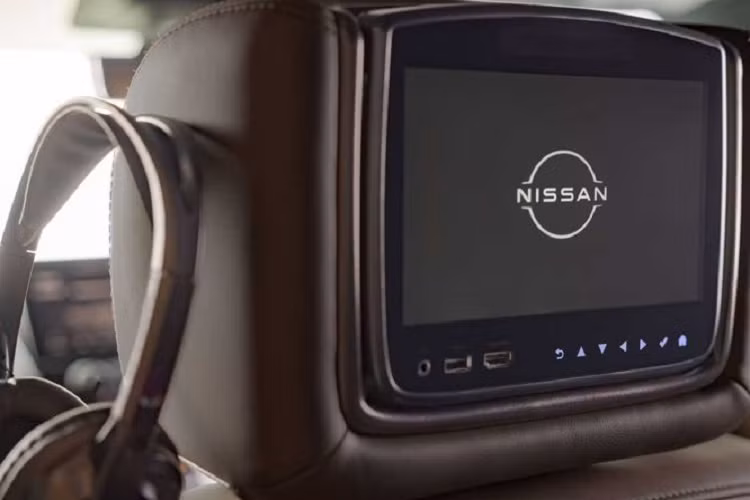 Khách hàng của phiên bản SL có thể mua thêm gói Midnight Edition giá 1.990 USD (khoảng 46 triệu đồng), bổ sung những đường viền trang trí màu đen cho nội thất và ngoại thất.