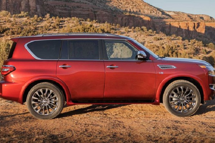 Nissan Armada 2021 vẫn sử dụng động cơ V8 5.6L nhưng sản sinh công suất 400 mã lực và mô-men xoắn cực đại 560Nm, thay vì mức 390 mã lực và 534 Nm của phiên bản chưa nâng cấp.