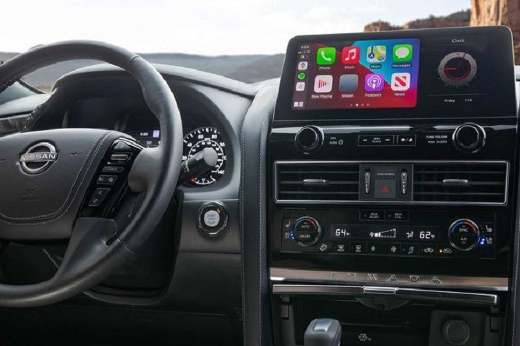 Về thiết kế, phần đầu của mẫu xe SUV Nissan Armada 2021 được cập nhật với đèn pha LED tiêu chuẩn kèm đường ngày hình giá đỡ bao quanh, hình chữ V quanh lưới tản nhiệt cũng dày hơn.