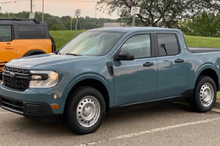 Theo hãng xe Ford công bố, Maverick có tầm phạm vi 805 km chỉ với một bình xăng. Maverick có khả năng chuyên chở hàng hoá tới 680 kg và có thể kéo hàng lên tới 907 kg. 