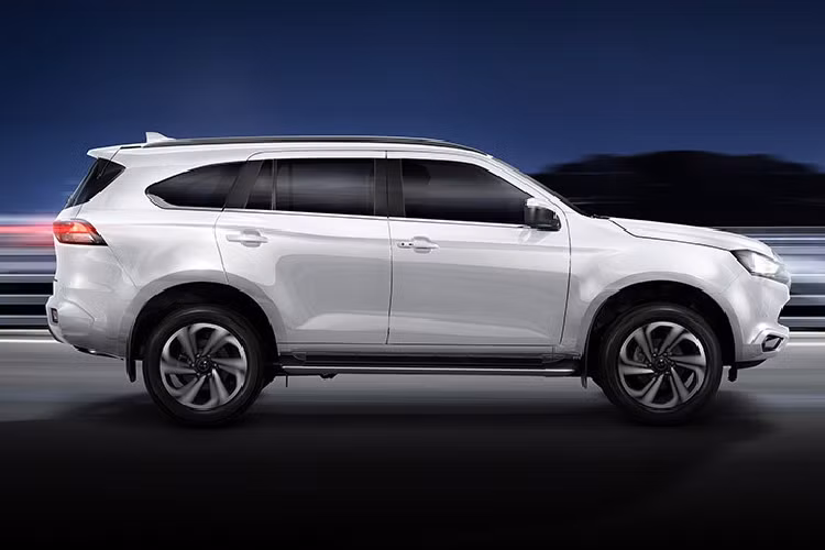 Vào hồi đầu năm nay, đã có tin đồn về việc Isuzu MU-X về Việt Nam để cạnh tranh với Toyota Fortuner và Ford Everest. Tuy nhiên, mãi đến nay, tin đồn này vẫn chưa thành sự thật.