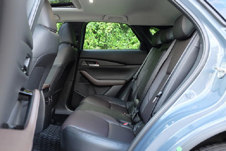 Mazda CX-3 chắc chắn là một mẫu xe quen thuộc với nhiều bác quan tâm đến xe Mazda, hồi năm 2017 đã có mẫu CX-3 được đưa về nước, tuy nhiên được dùng cho nhân sự ở hãng và không bán ra thị trường. Mãi đến nay, sau 5 năm Mazda CX-3 mới có kế hoạch bán ra tại thị trường Việt.