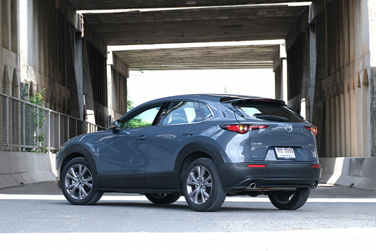 Sau khi được bán ra, Mazda CX-30 sẽ cạnh tranh với Toyota Corolla Cross, trong khi CX-3 cạnh tranh với Kia Seltos, Hyundai Kona hay Ford EcoSport. Thậm chí trong tương lai gần, Mazda Việt Nam cũng có thể lắp ráp các dòng CX-3 và CX-30 trong nước nếu như hai mẫu xe này hút khách.