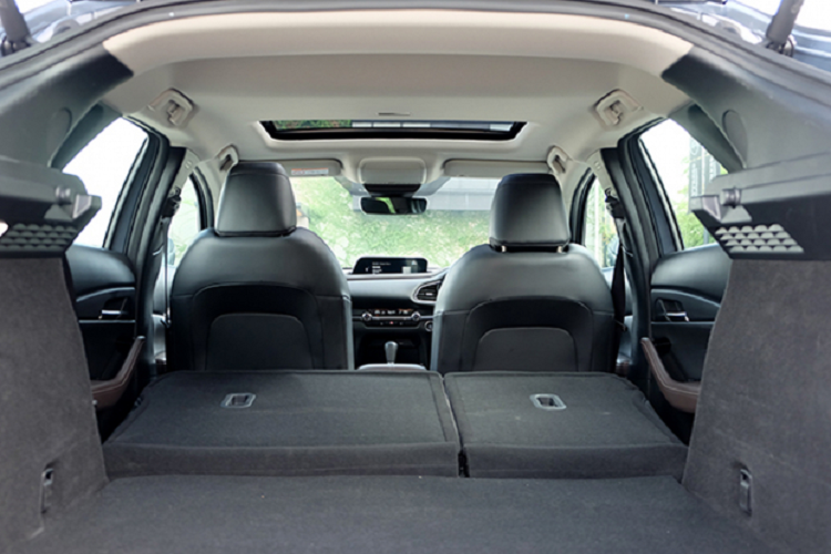 Mazda cho biết động cơ đã được tinh chỉnh để cho mô-men xoắn cao hơn và tiết kiệm nhiên liệu hơn. Trang bị công nghệ G-Vectoring Control (GVC) giúp kiểm soát lực G-force bằng cách can thiệp và thay mô-men xoắn từ động cơ đến từng bánh xe giúp xe ổn định hơn khi vào cua. Bên cạnh đó, hệ thống treo cũng được cải thiện.