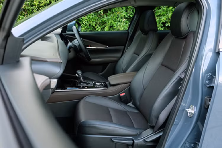 Tại Thái Lan, Mazda CX-3 sử dụng động cơ 4 xy lanh thẳng hàng (I4) Skyactiv-G dung tích 2.0 lít nhưng đã được tinh chỉnh lại để cho công suất tối đa 148 mã lực và mô-men xoắn cực đại 201Nm. Cao hơn mức 146 mã lực và mô-men xoắn cực đại 198 Nm ở phiên bản 2017. Sức mạnh được truyền xuống cầu trước (FWD), thông qua hộp số tự động 6 cấp (6AT).