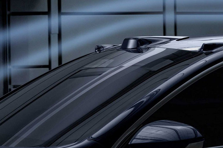 Do vậy, tổng công suất là 644 mã lực và 850 Nm mô-men xoắn cực đại, hứa hẹn mang lại trải nghiệm lái hết sức tốc độ. Đối với tùy chọn bộ pin, NIO sẽ cung cấp ET7 với ba tùy chọn gồm: Standard (75 kWh cho 500 km NEDC), Long Life (100 kWh cho 700 km NEDC), và Ultra Long Life (150 kWh cho 1000 km NEDC). Đây là những con số ấn tượng, và chắc sẽ loại bỏ nỗi lo về phạm vi hoạt động của nhiều người tiêu dùng.