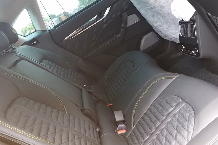 Đơn cử là Mercedes-Maybach GLS 600 chỉ có giá chính hãng 11,5 tỷ đồng nhưng lại thuộc phân khúc SUV siêu sang rất sang chảnh dành cho các Chủ tịch. Nhưng khách chọn mua Maserati Levante Trofeo đều có lý do và át chủ bài của mẫu xe này lại nằm dưới nắp capô của xe.