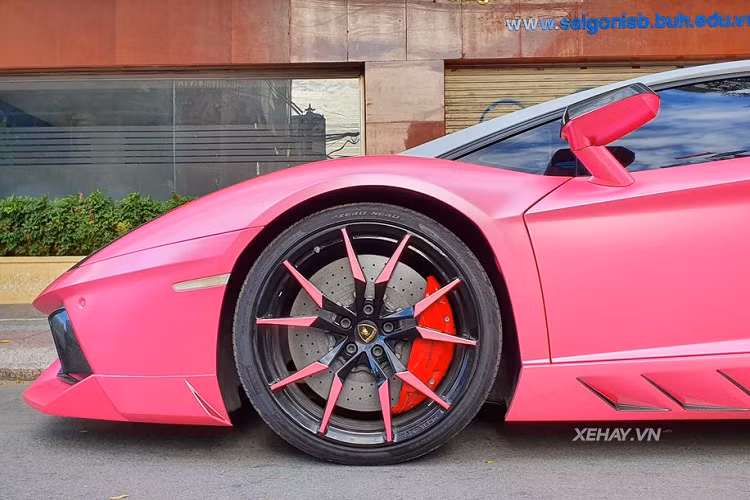 Sau gần 10 năm xuất hiện trên thị trường, Aventador cho tới nay vẫn luôn là cái tên đón nhận được rất nhiều sự quan tâm từ cộng đồng mê xe trên toàn thế giới.