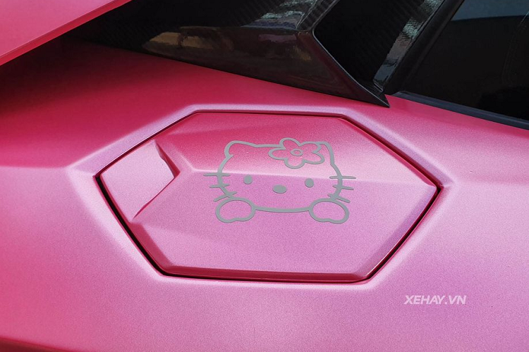 "Trái tim" của siêu phẩm Lamborghini Aventador LP700-4 là khối động cơ V12, dung tích 6.5L, sản sinh công suất tối đa 700 mã lực và mô-men xoắn cực đại 690 Nm.