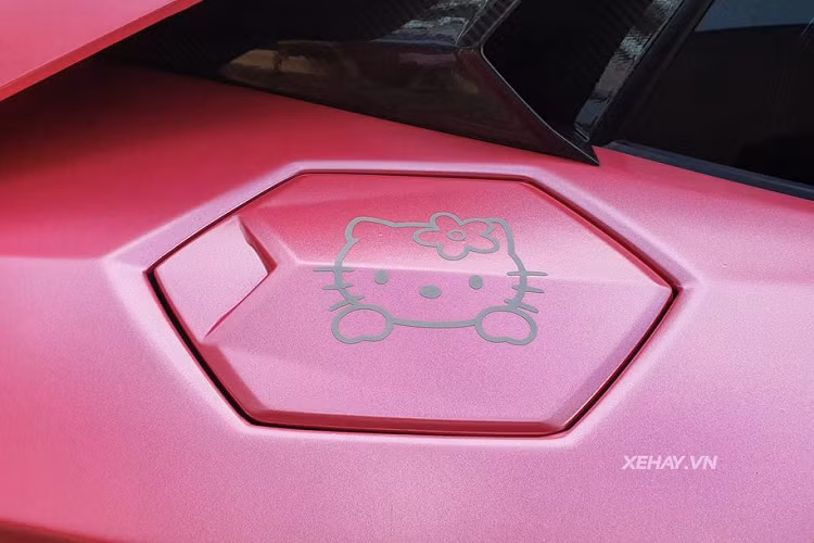 "Trái tim" của siêu phẩm Lamborghini Aventador LP700-4 là khối động cơ V12, dung tích 6.5L, sản sinh công suất tối đa 700 mã lực và mô-men xoắn cực đại 690 Nm.