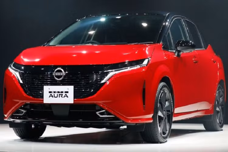 Trong khi đó, bản cao cấp hơn lại dùng ghế bọc bằng da thật. Tại thị trường Nhật Bản, giá xe Nissan Note Aura 2022 có mức khởi điểm từ 2.610.300 Yên (khoảng 543 triệu đồng) cho bản G và 2.868.800 Yên (597 triệu đồng) cho bản G Four. Nếu đi kèm nội thất bọc da, giá bán tương ứng của 2 phiên bản này là 2.699.400 Yên (561 triệu đồng) và 2.957.900 Yên (615 triệu đồng).